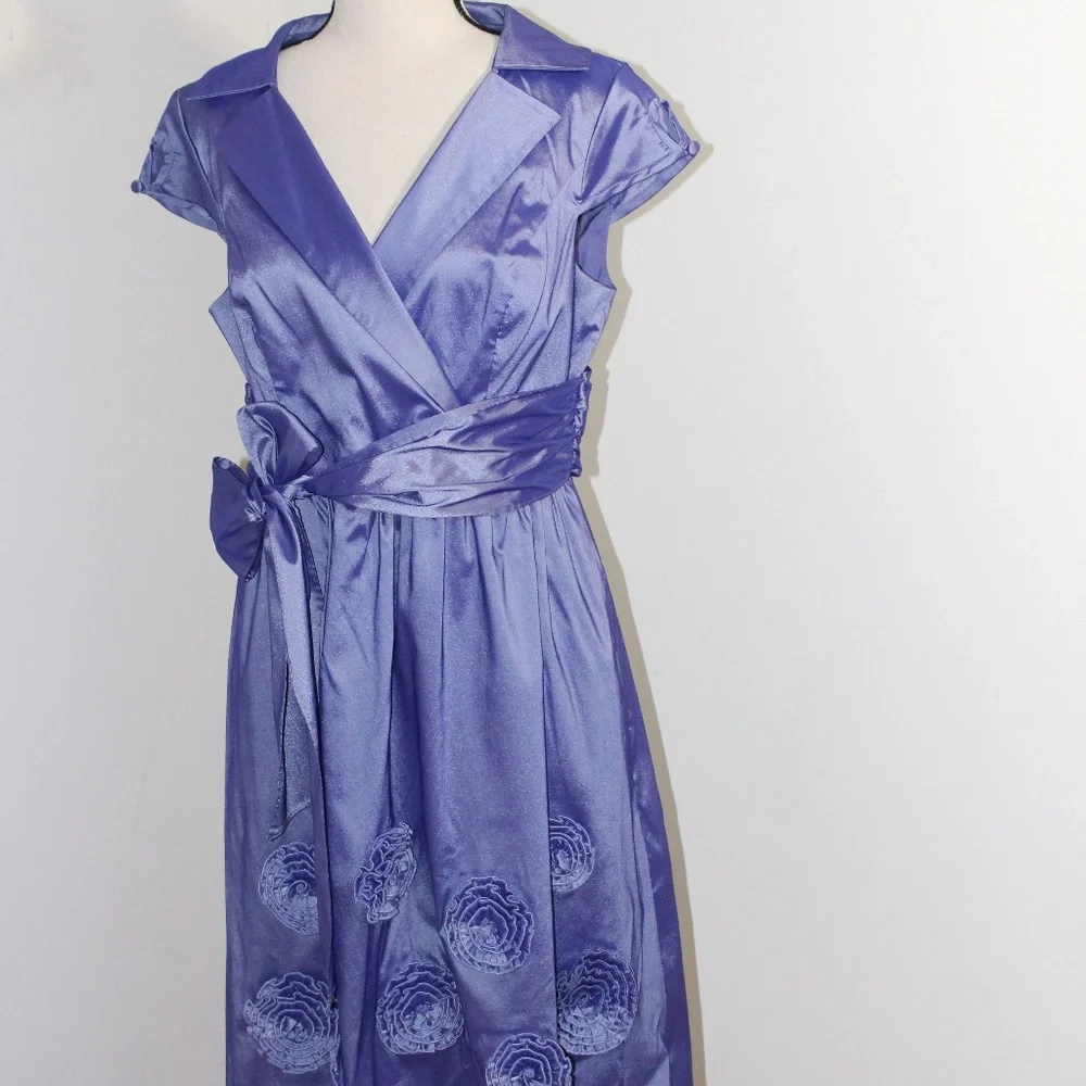 Adrianna Papell, Lavender Formal Cocktail dress with floral detailing..... - Picture 3 of 15